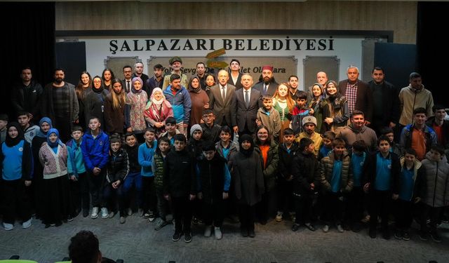 Trabzon'un bazı ilçelerinde "Trabzon'un Kayıp Yılları: Muhacirlik" oyunu sahnelendi