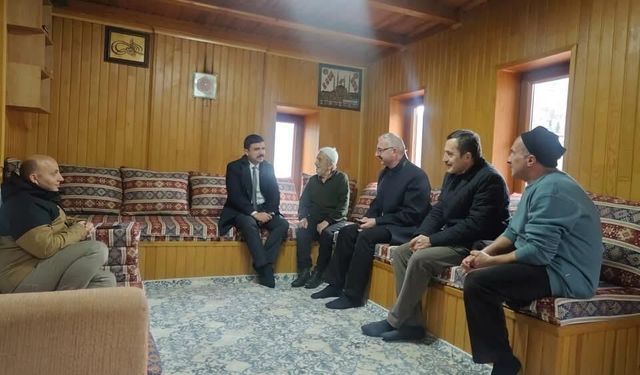 Çaykara Kaymakamı Sapmaz, yaşlı vatandaşları ziyaret etti