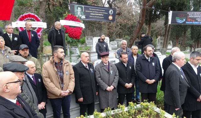 Adnan Kahveci ölümünün 33'üncü yılında kabri başında anıldı