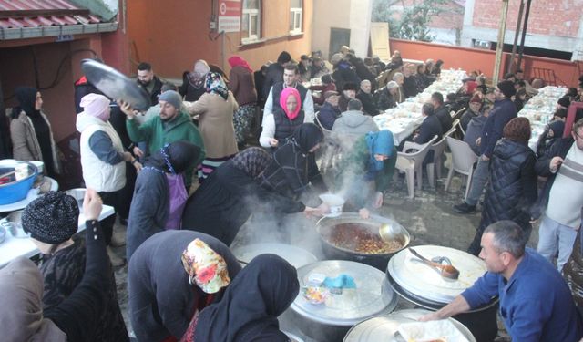 Karadeniz fıkrası gibi mahalle! Bir adımla il değiştirip, bir dakika farkla iftar.. açıyor