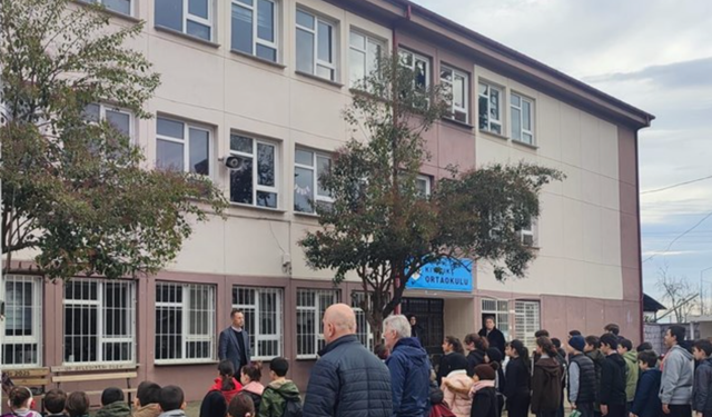 Trabzon'da 6 Şubat depremlerinde hayatını kaybedenler için saygı duruşunda bulunuldu