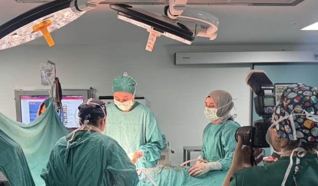 Ameliyathanenin "görünmeyen yüzü"nü fotoğraf karelerine yansıttı