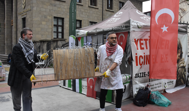 Trabzon'da akademisyenden Gazzelilere destek eylemi!