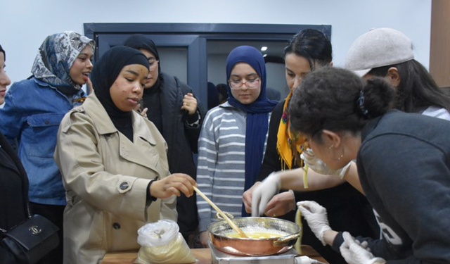Trabzon'daki yabancı öğrenciler Türk yemeklerine merak saldı