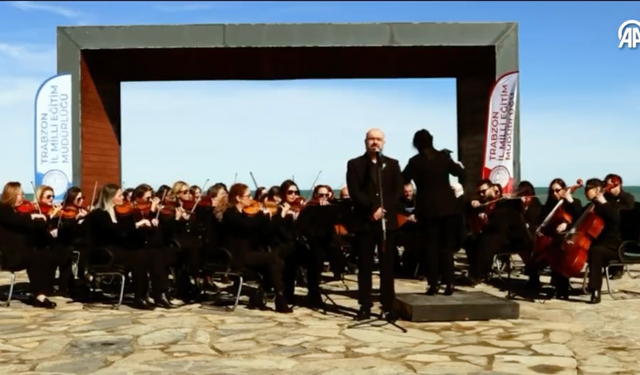 Trabzon'da öğretmenler kurtuluş yıl dönümüne özel klip çekti!