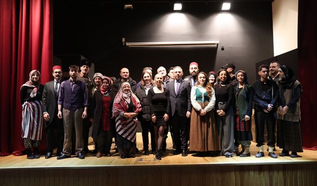 Büyükşehir tiyatrosu ilçelerde büyük ilgi gördü