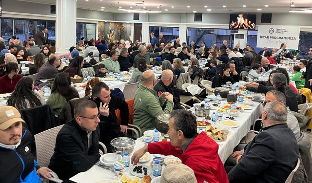 Trabzon Artvinliler Derneğinin iftar yemeği programına yoğun katılım...