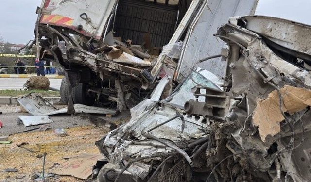 Freni patlayan  tır dehşet  saçtı!