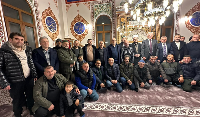 Başkan Sarıalioğlu doğup büyüdüğü mahallede teravihte