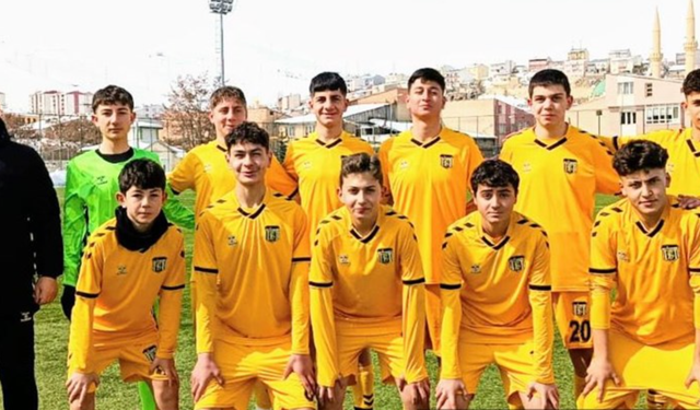 Bayburt Özel İdare Spor U15'de şampiyon oldu