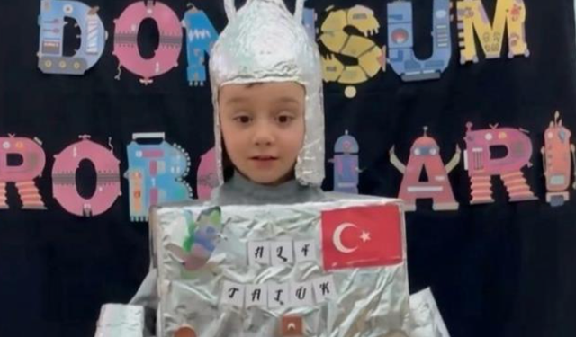 Aydıntepe'de geri dönüşüm malzemeleriyle robot defilesi yapıldı