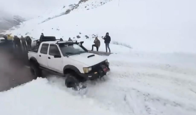 Trabzon-Bayburt karayolundaki çığa ilk müdahale off-road araçlarıyla yapıldı!