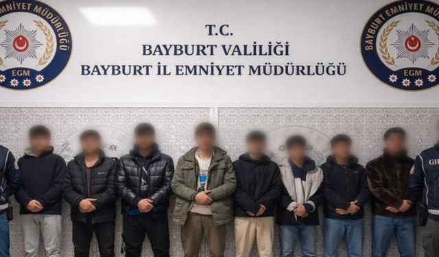 Bayburt’ta 8 düzensiz göçmen ile 3 şüpheli yakalandı