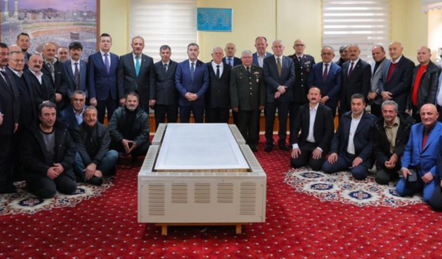 Bayburt'ta mahalle odasında bayramlaşma programı düzenlendi