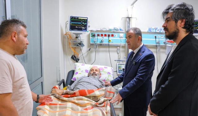 Hastanede tedavi gören vatandaşlara bayram ziyareti