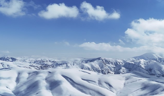 Bayburt'un yüksek kesimlerinde kar kalınlığı 2 metreyi aştı