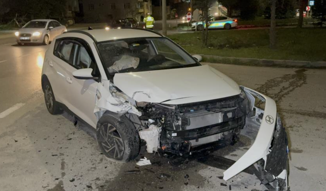 Aynı kavşakta 9 yıl sonra yine kaza yaptı! 2 yaralı