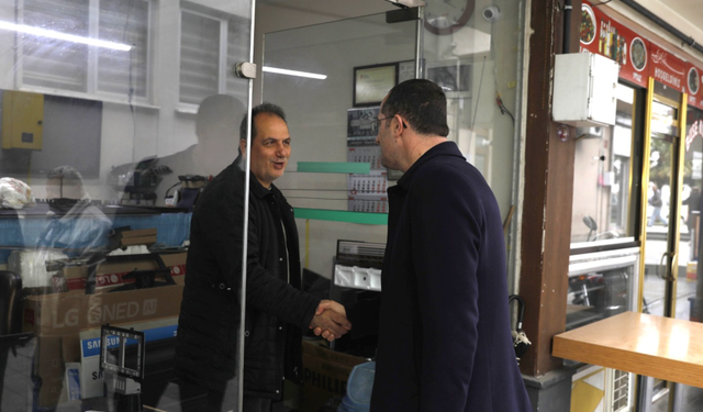 Başkan Ekim sahada! Vatandaşla kurduğu bağ dikkat çekiyor