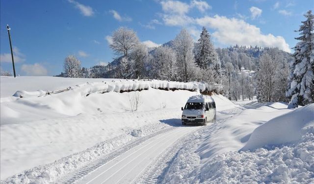 Karadeniz'de karla mücadele çalışmaları devam ediyor