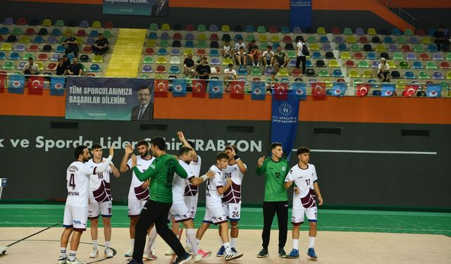 Büyükşehir Hentbol takımı farka gitti!