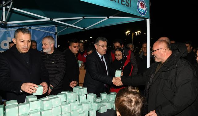 Başkan Genç’ten Kadir Gecesi’nde Kandil Simidi ikrami...