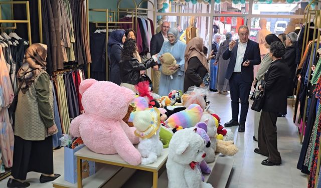 "Açılışa kuruyacak çiçeklerle değil çocukları sevindirecek oyuncaklarla gelin" çağrısı