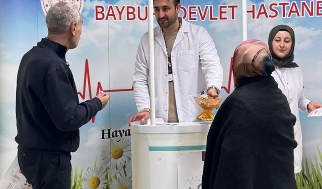 Bayburt’ta vatandaşlara kalp sağlığı bilgilendirmesi yapıldı