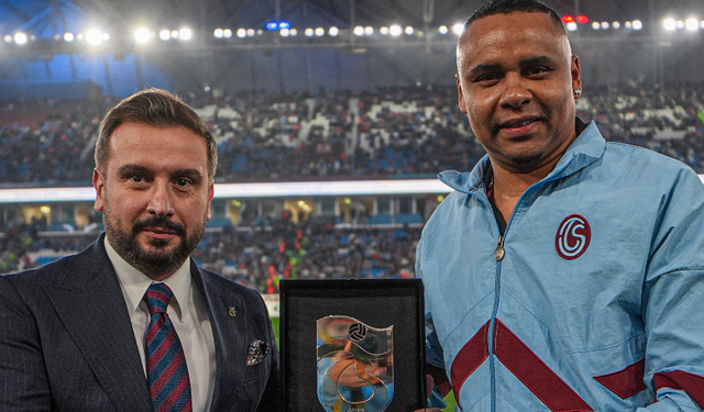 Trabzonspor'da Jaja Coelho’ya Teşekkür Plaketi verildi!
