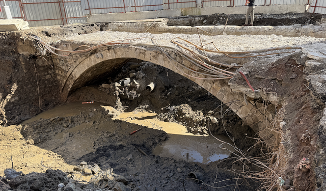 Rize'de yol düzenleme çalışmalarında tarihi taş kemerli köprü bulundu