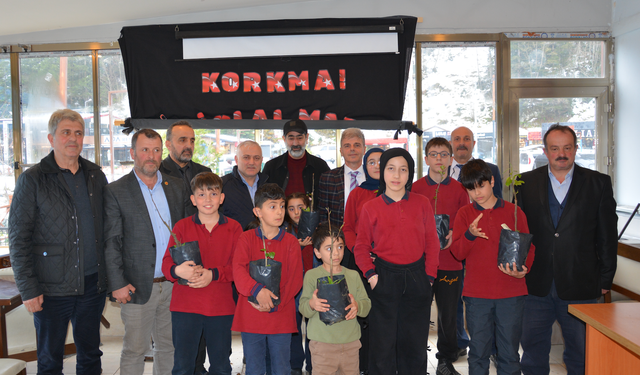 Çaykara'da öğrencilere meyve fidanı dağıtıldı