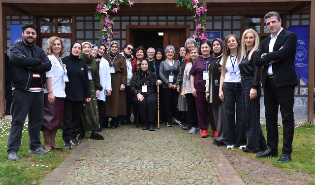 Trabzon'da 65 yaş üstü kadınlar hem öğreniyor hem sosyalleşiyor