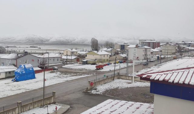 Bayburt’un köylerinde kar ve sis etkili oldu