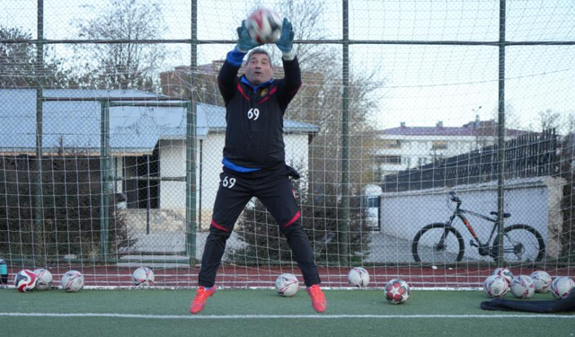 'Bayburt' müdür hem ismiyle hem de 40 yıllık futbol tutkusuyla dikkat çekiyor