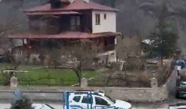 İhbar üzerine okula giden polislere unutamayacakları sürpriz...