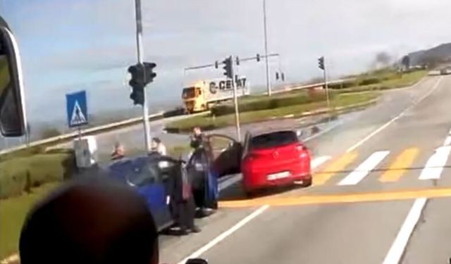 Trafikteki kavgada hayatını kaybeden emekli öğretmenin davasında aileyi mezun ettiği öğrencisi savundu