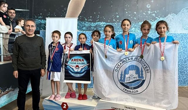 Ortahisar Belediyespor’un minik yüzücüleri 28 madalya kazandı