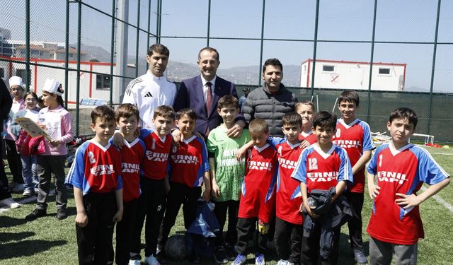 Başkan Ekim öğrencilerin futbol heyecanına ortak oldu