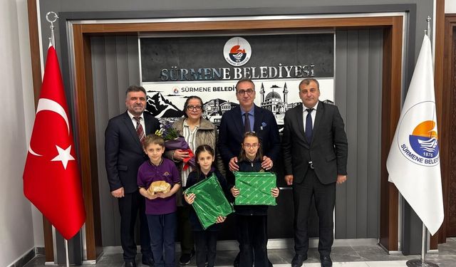 Başkan Azizoğlu koltuğu minik Belinay’a devretti