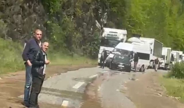 Trabzon-Bayburt karayolu yeniden ulaşıma açıldı.