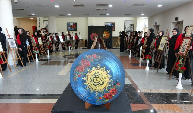 Peygamber Efendimizin künyelerinden oluşan 75 eserlik resim sergisi ilgi gördü