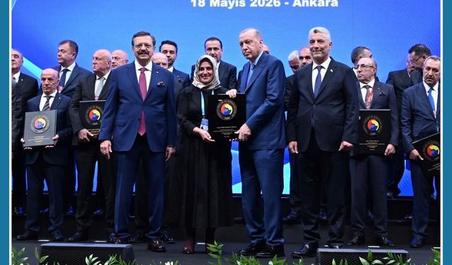 Mesleğinde 30 yılı doldurdu, plaketini Cumhurbaşkanı Erdoğan’ın elinden aldı