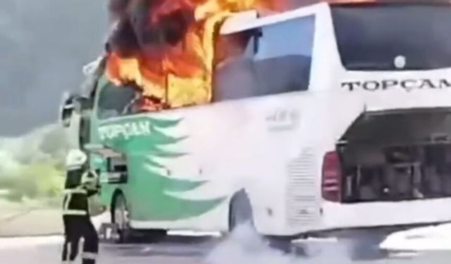 Terminalde yolcu otobüsü alev alev yandı