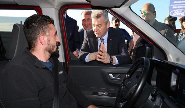 Artvin'de trafik denetimine katılan Vali Ergün’den sürücülere uyarı
