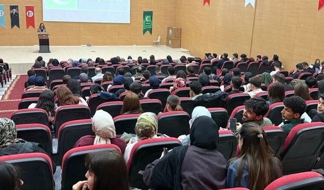 Bayburt'ta üniversite öğrencilerine bağımlılıkla mücadele anlatıldı