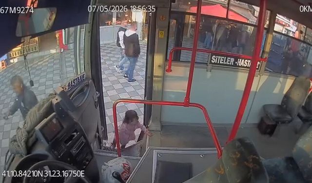 Ailesini bulamayıp emekleyerek halk otobüsüne binen 2 yaşındaki çocuk