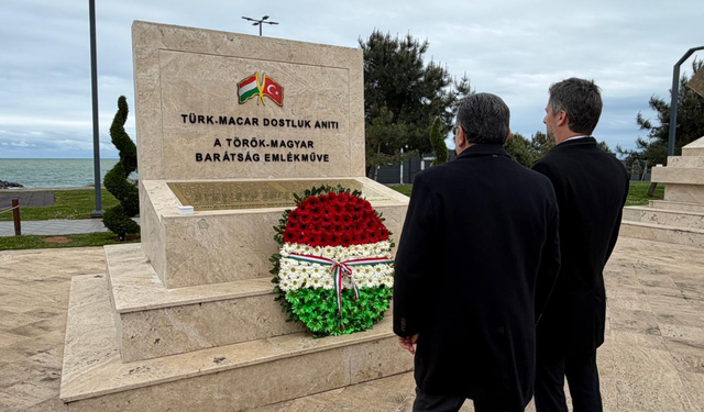 Kanuni Haftası kutlamaları kapsamında çelenk sunma töreni düzenlendi