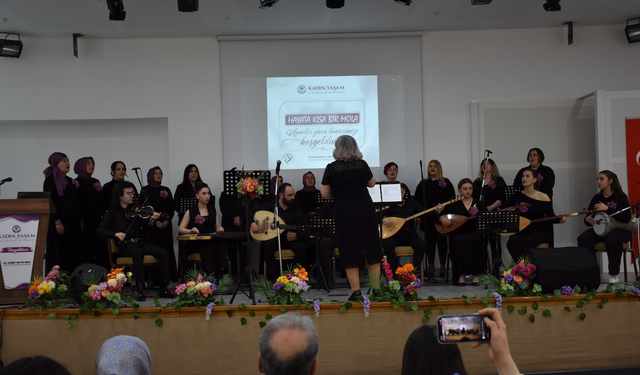 Trabzon'da özel gereksinimli bireylerin anneleri konser verdi