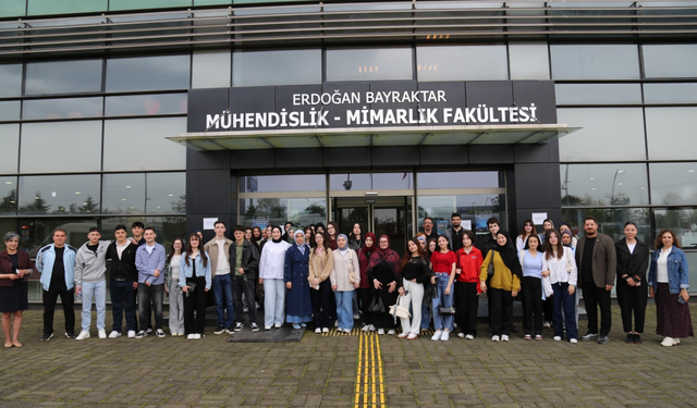 Trabzon'da Sürmeneli lise öğrencilerinden Avrasya Üniversitesi'ne ziyaret...