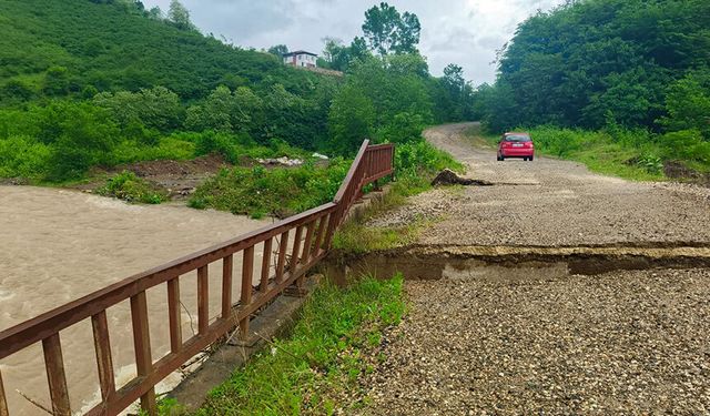 Ordu'da sağanak sonrası köprünün bir bölümü çöktü