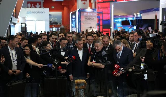 Özgür Özel'den SAHA 2026'ya ziyaret: Etkilenmediğim yok, hepsi harika